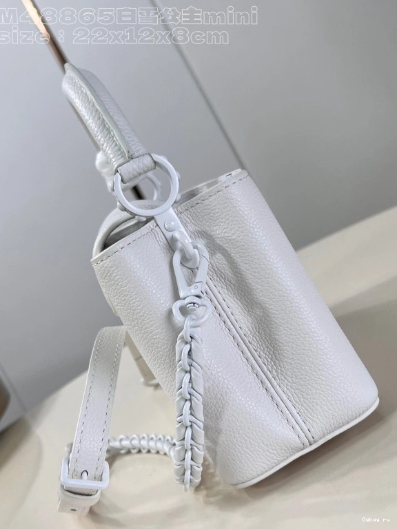 LOUIS CAPUCINES VUITTON MINI-22*12*8CM 0711